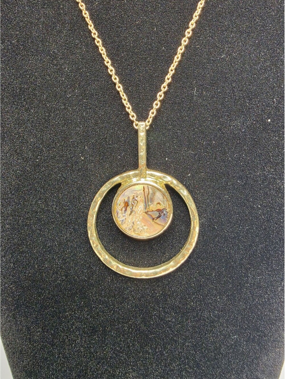 TONI Costume Jewelry Mother Of Pearl Pendant Gold Tone 14" long Chain